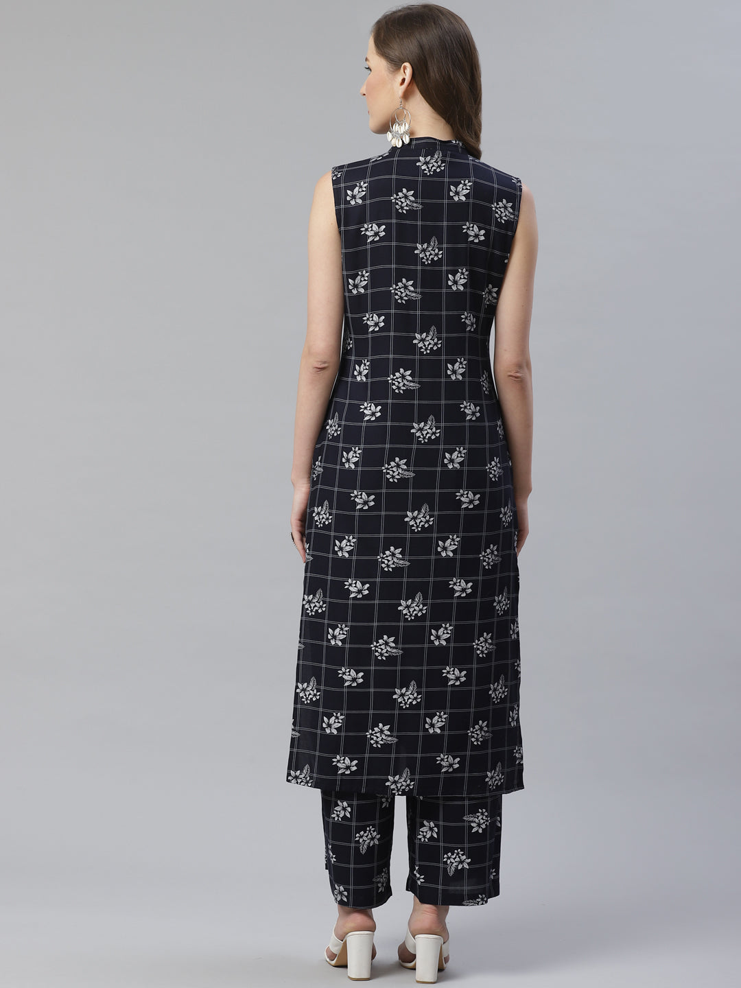 Jompers Women Black & White Floral Printed Kurta with Palazzos