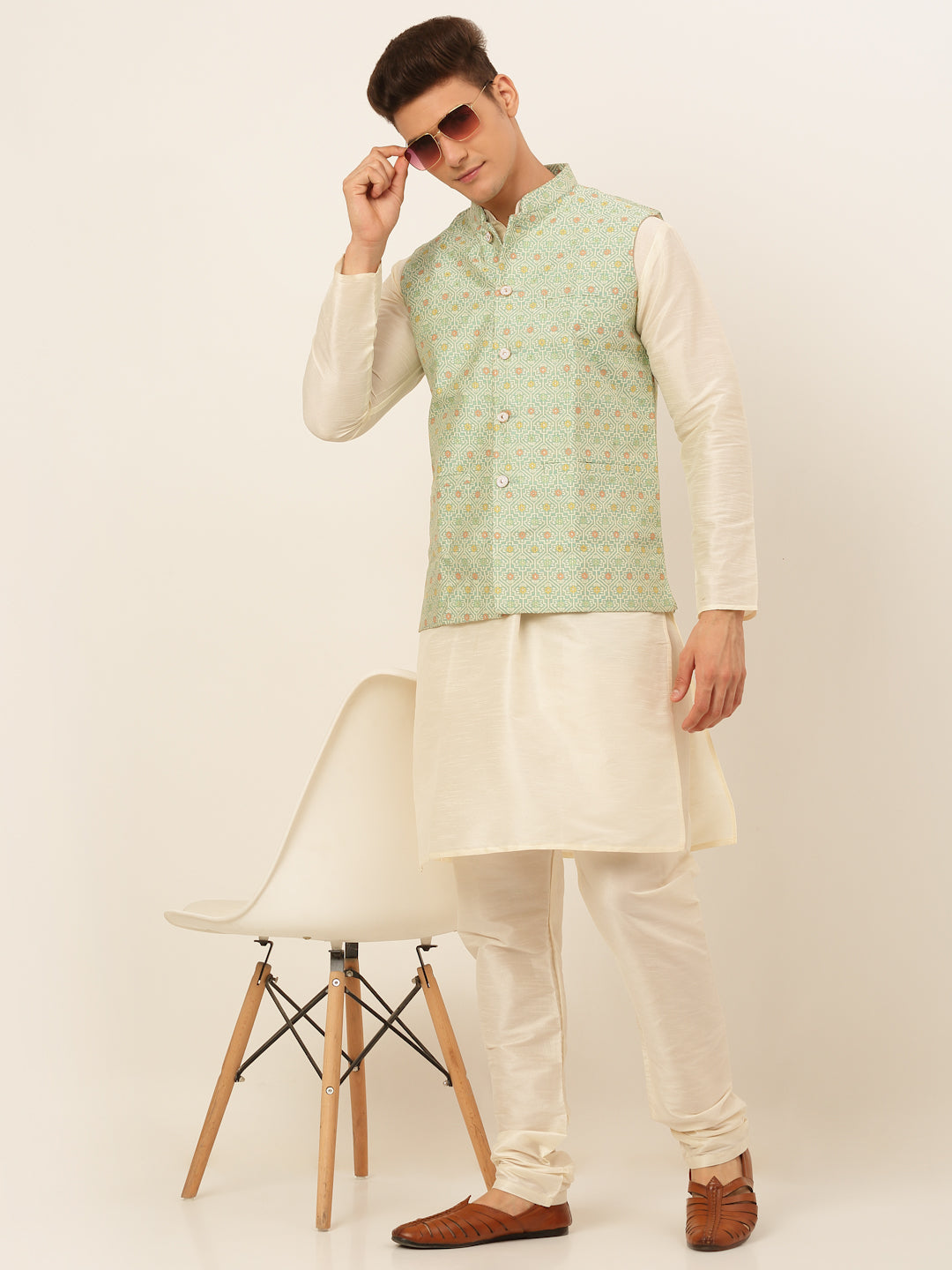 Jompers Men's Solid Kurta Pyjama With Nehru Jacket - Green