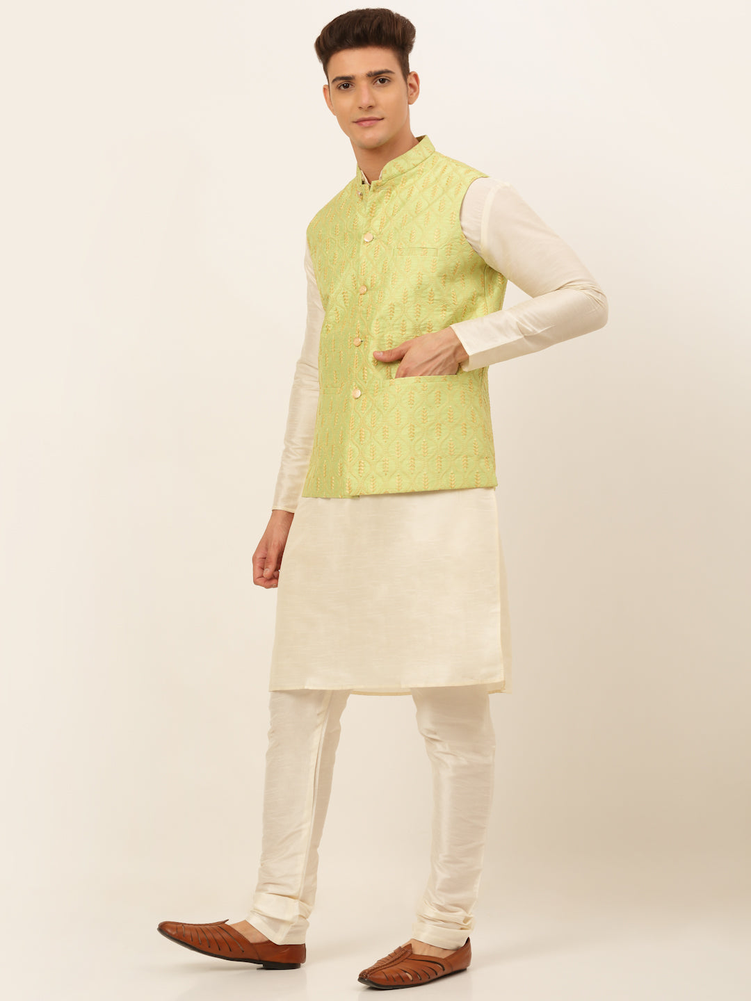 Jompers Men's Solid Kurta Pyjama With Nehru Jacket - Green