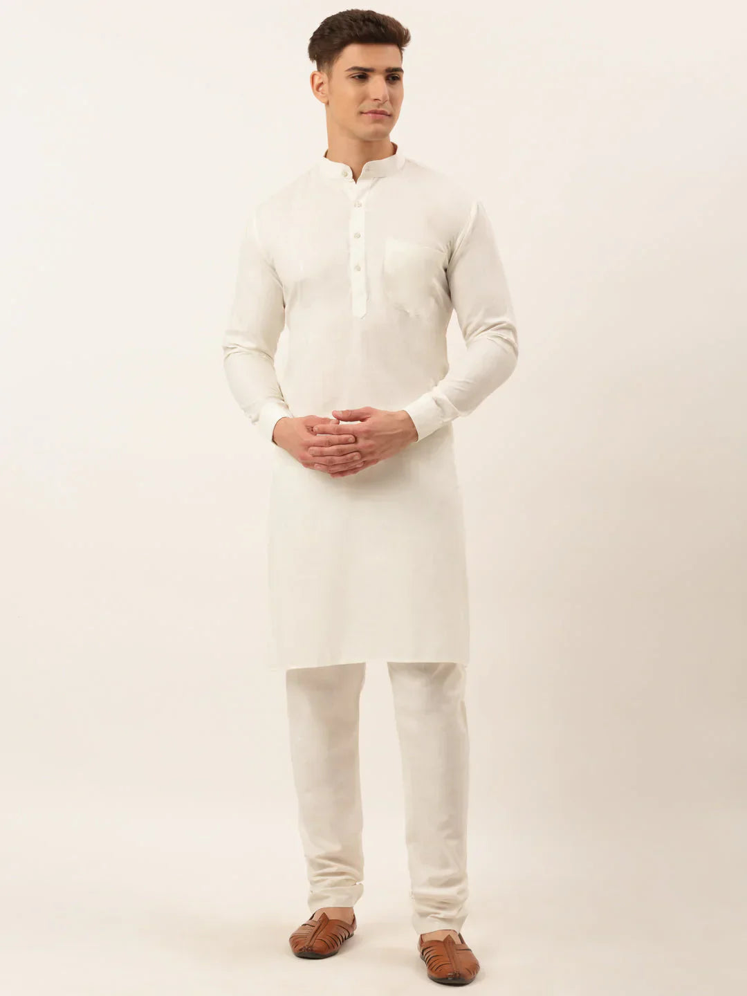 Jompers Men's White Cotton Blend Kurta with Pyjamas & Green Embroidered Nehru Jacket