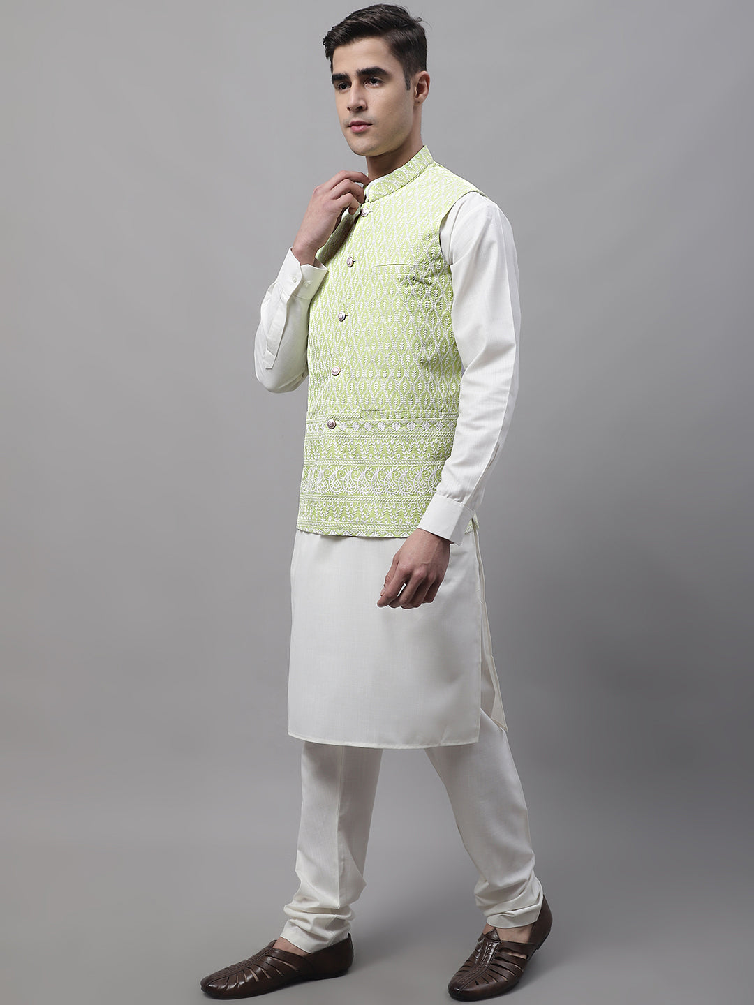 Jompers Men's off-White Solid Kurta Pyjama with Green Embroidered Nehru Jacket