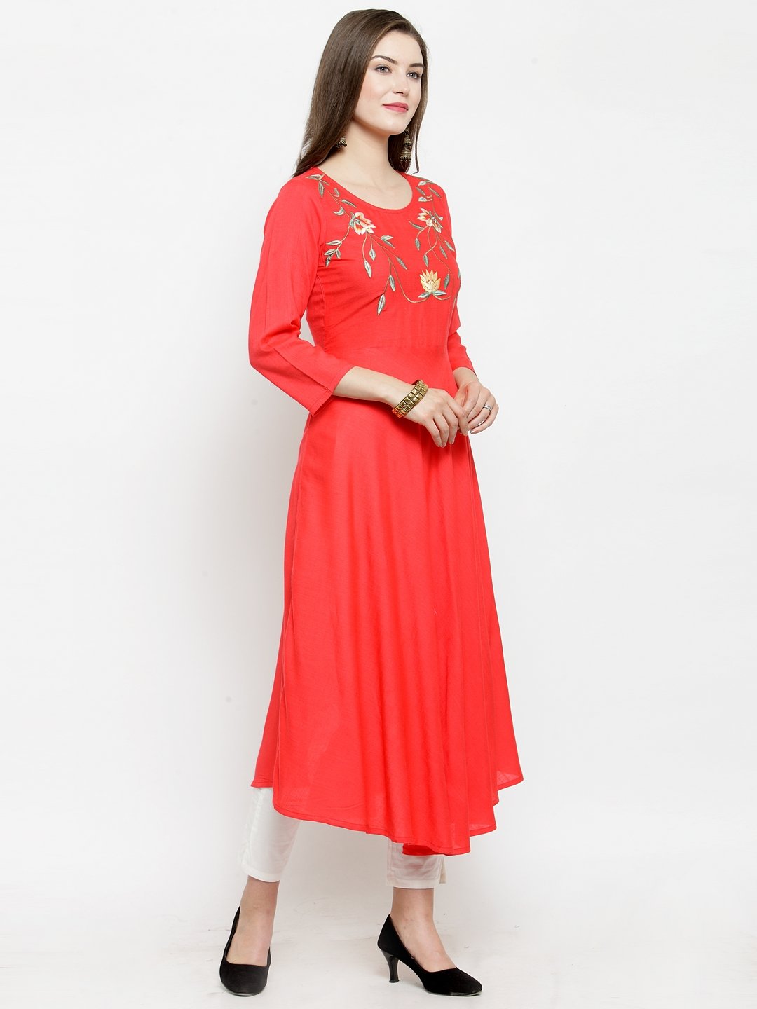 Jompers Women Peach embroidered Flaired Kurta