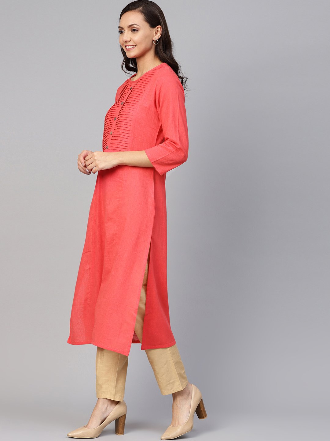 Jompers Women Peach Cotton Straight Kurta with Pintucks