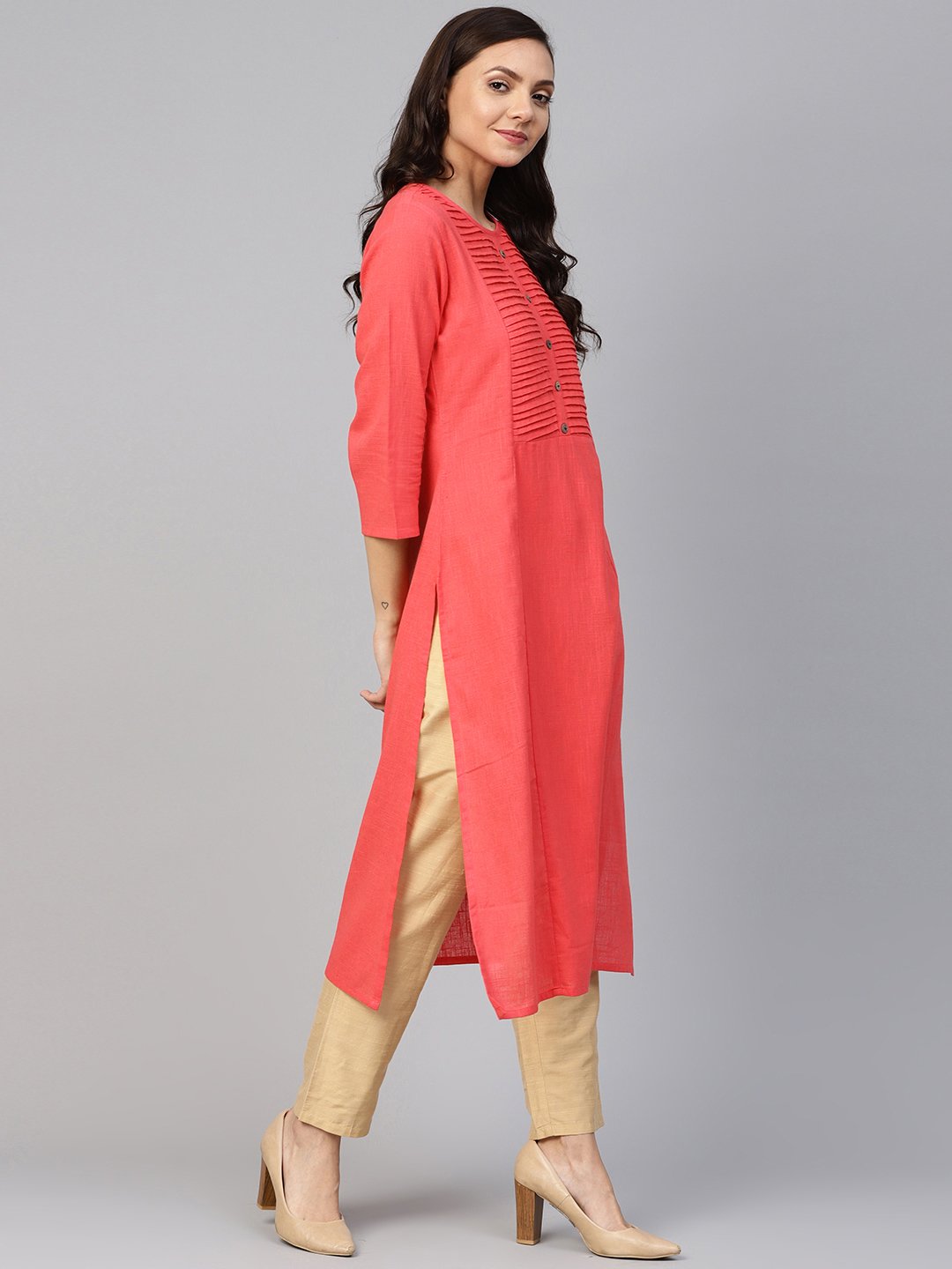 Jompers Women Peach Cotton Straight Kurta with Pintucks