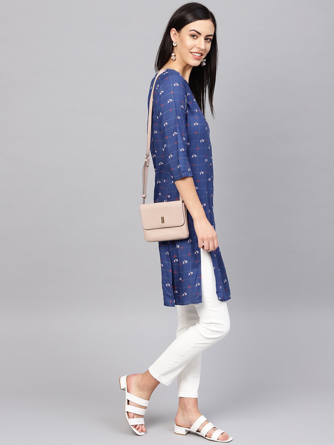 Jompers Women Blue & Off-White Checked Straight Kurta