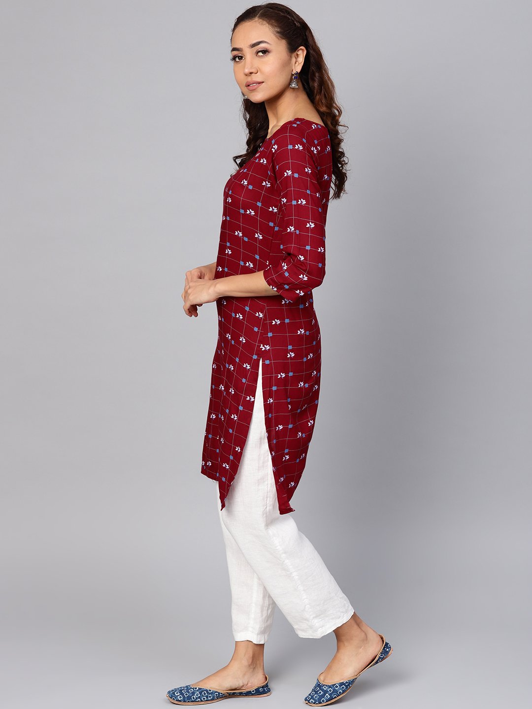 Jompers Women Maroon & Off-White Checked Straight Kurta