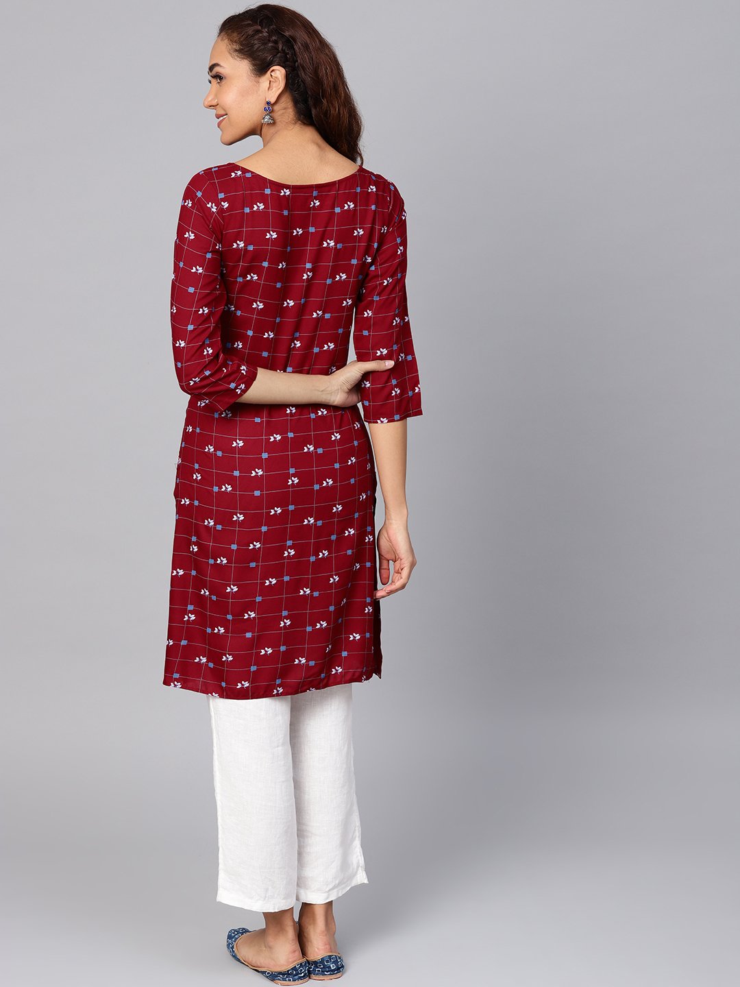 Jompers Women Maroon & Off-White Checked Straight Kurta
