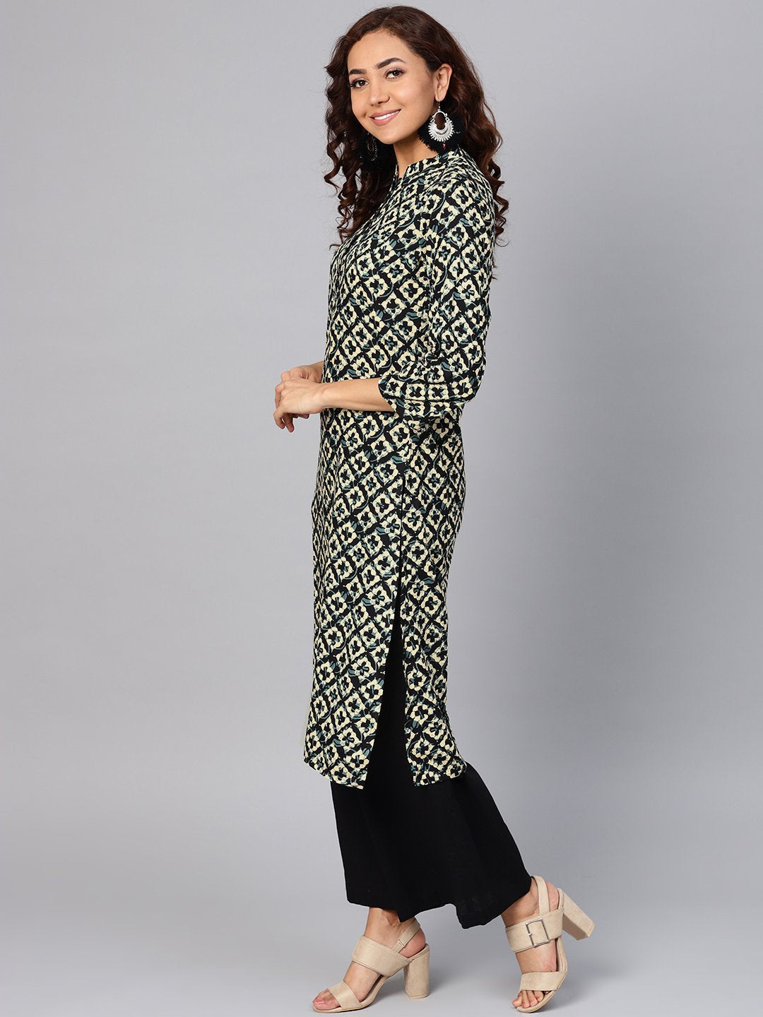 Jompers Women Cream-Coloured & Black Printed Straight Kurta