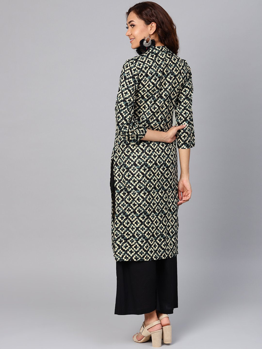 Jompers Women Cream-Coloured & Black Printed Straight Kurta