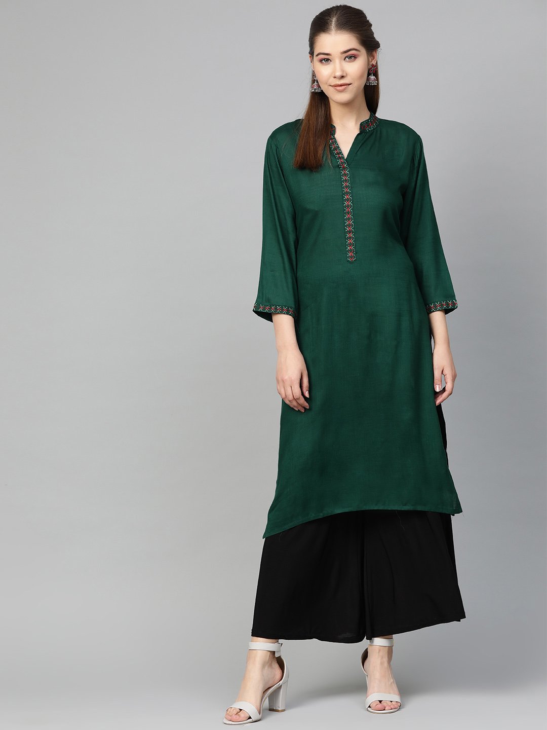 Jompers Women Green Embroidered Straight Kurta