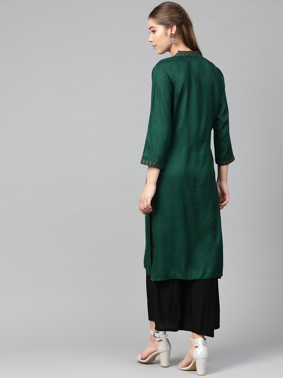 Jompers Women Green Embroidered Straight Kurta