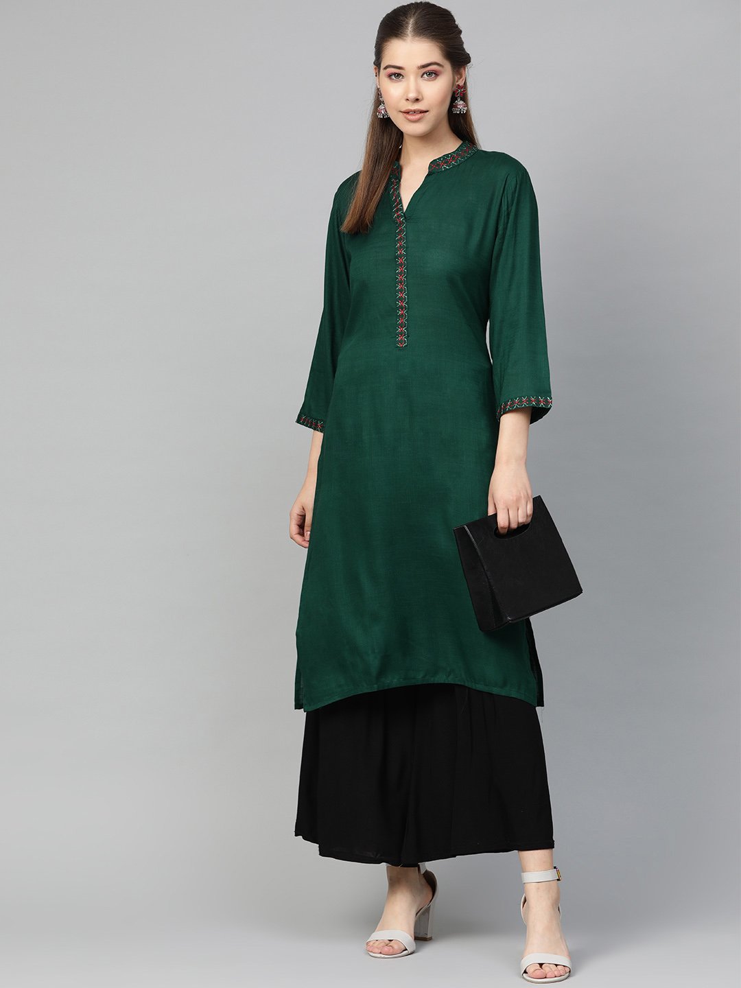 Jompers Women Green Embroidered Straight Kurta