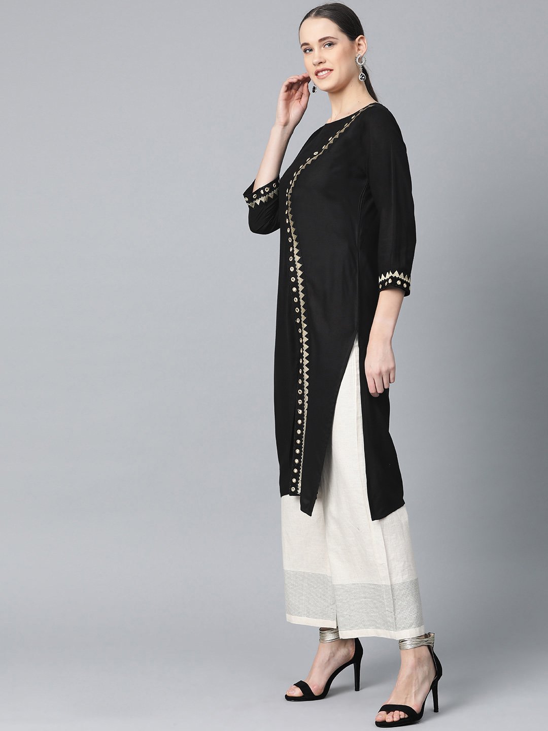 Jompers Women Black Embroidered Straight Kurta