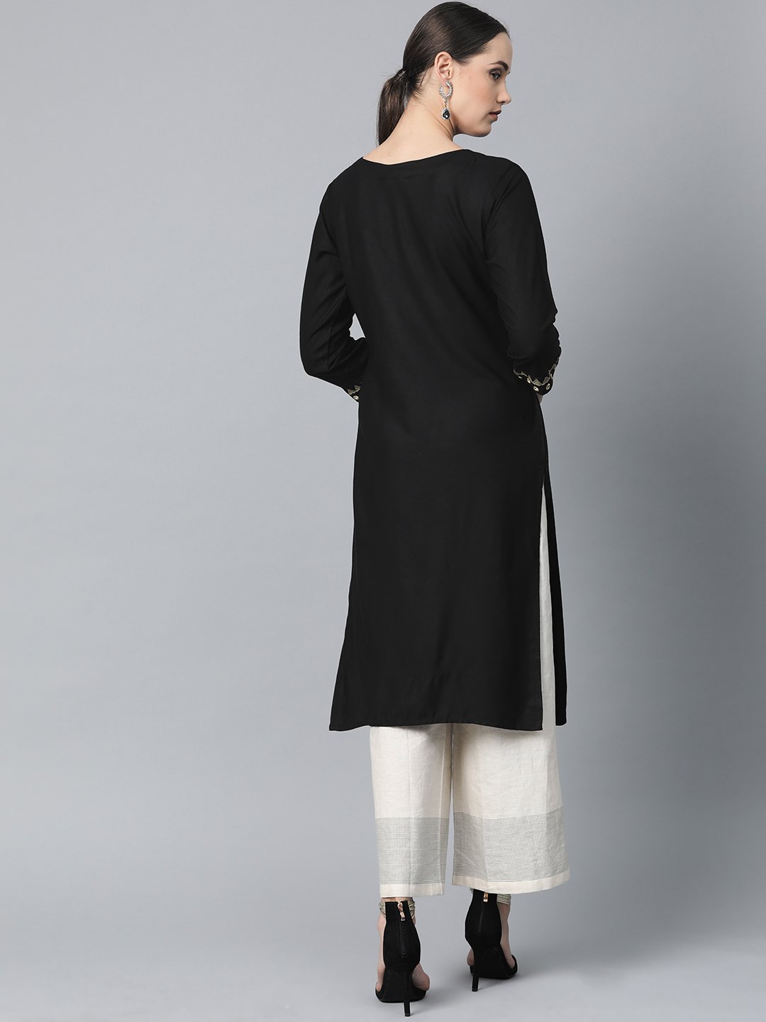 Jompers Women Black Embroidered Straight Kurta
