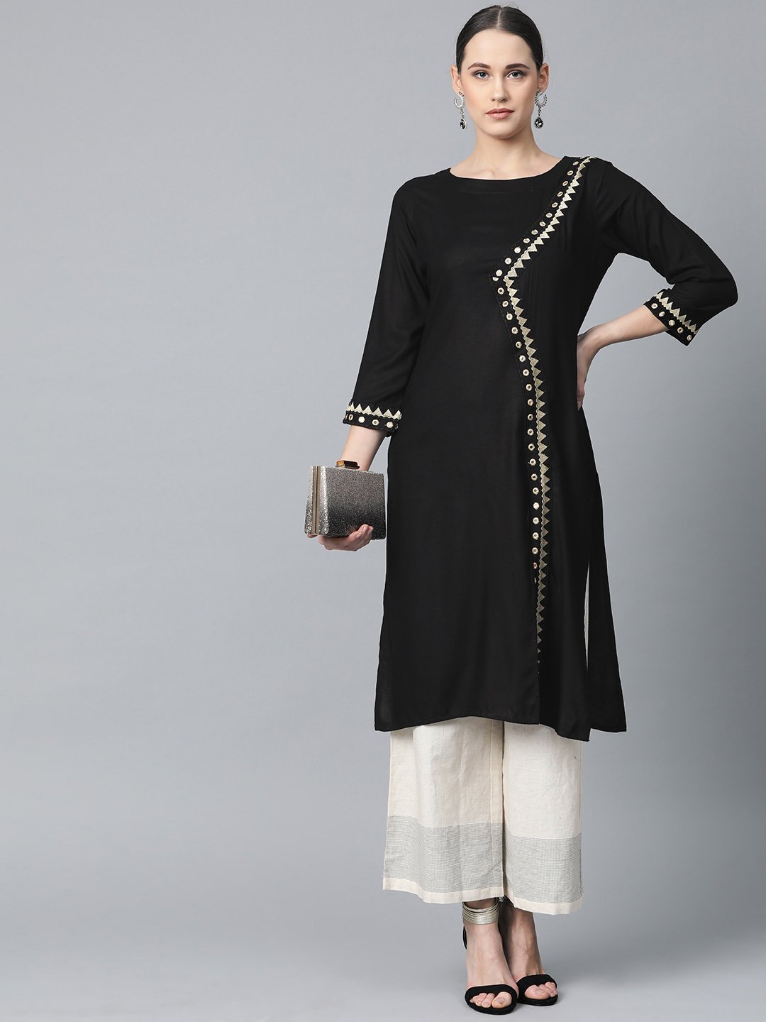 Jompers Women Black Embroidered Straight Kurta