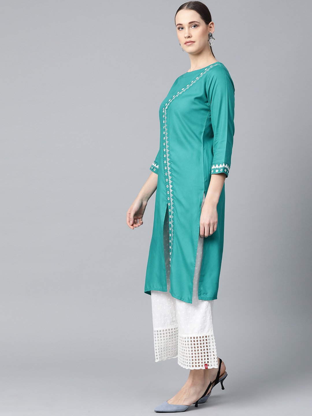 Jompers Women Rama Green Embroidered Straight Kurta