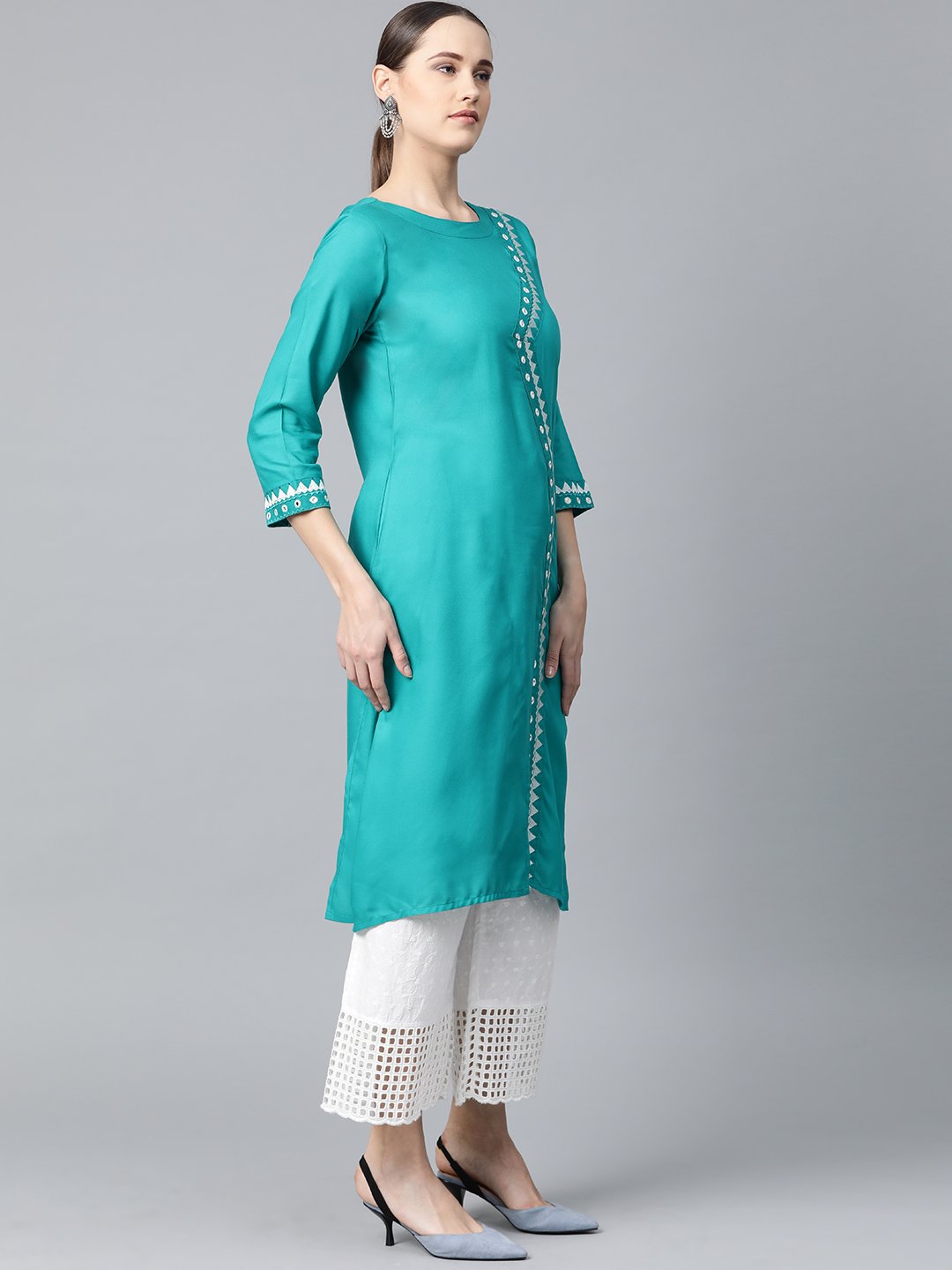 Jompers Women Rama Green Embroidered Straight Kurta