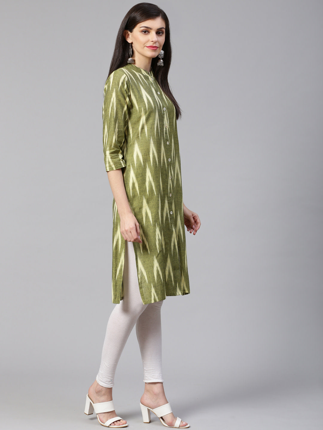 Jompers Women Green & Cream-Coloured Ikkat Woven Design Straight Kurta