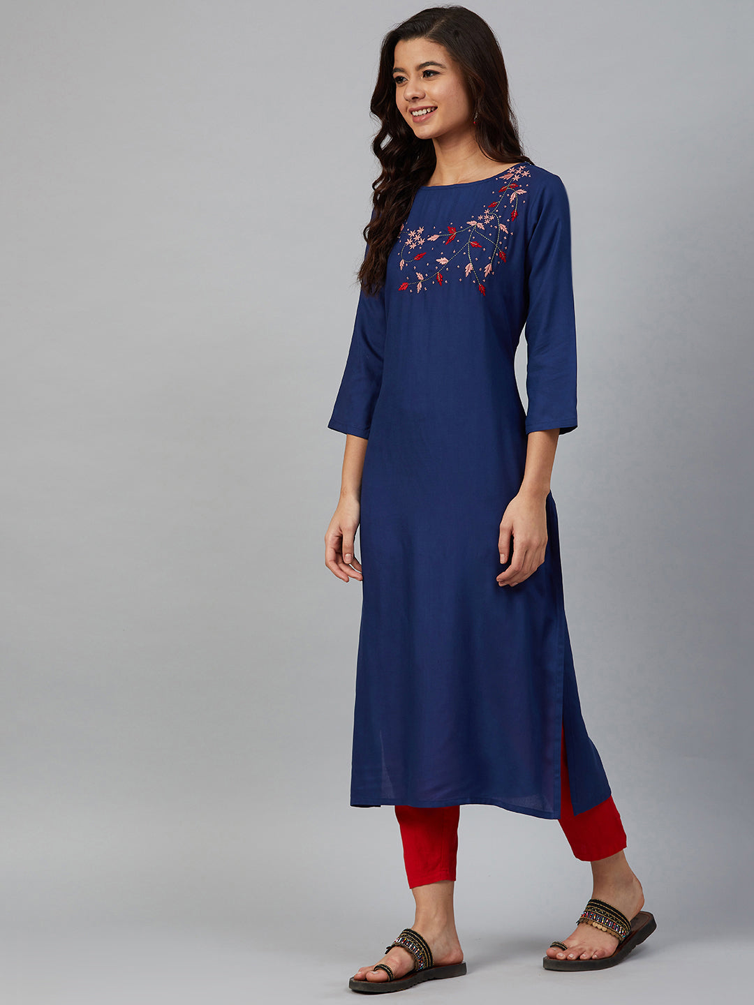 Jompers Women Blue & Pink Yoke Embroidered Straight Kurta