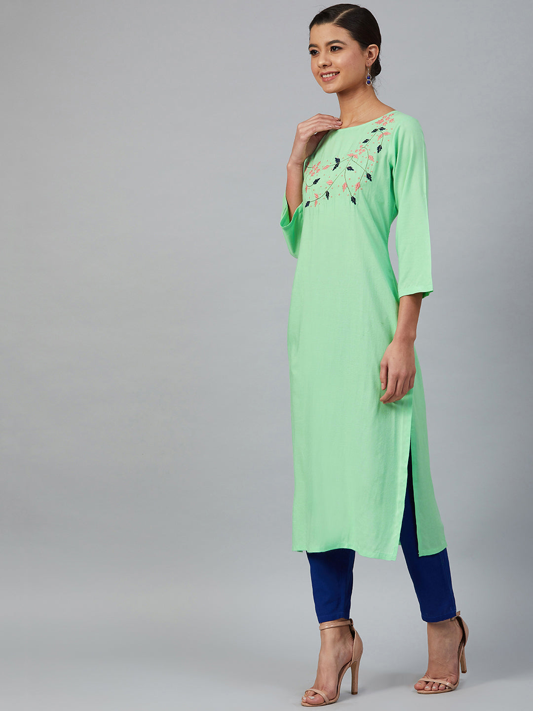 Jompers Women Green & Pink Yoke Embroidered Straight Kurta