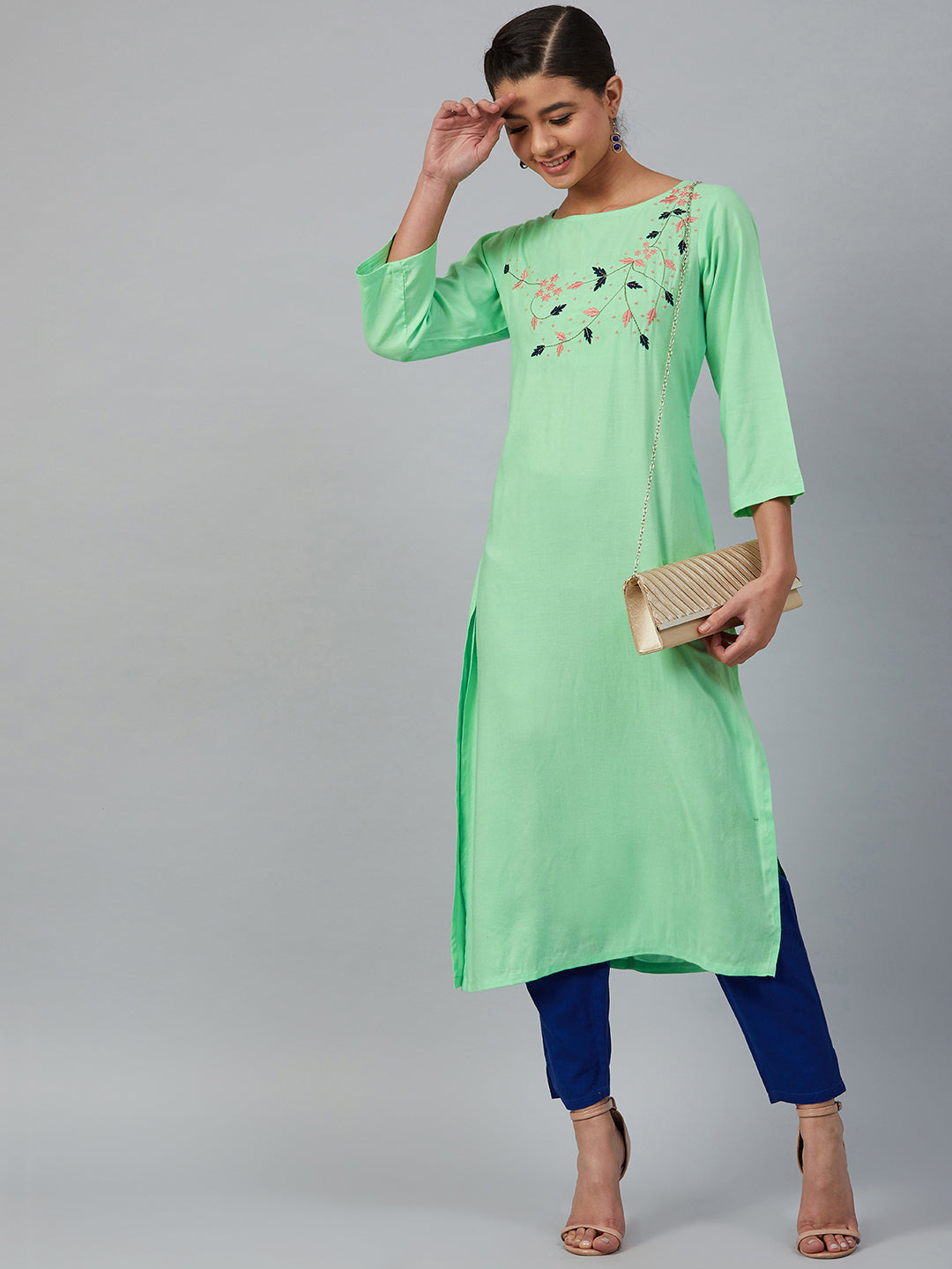 Jompers Women Green & Pink Yoke Embroidered Straight Kurta