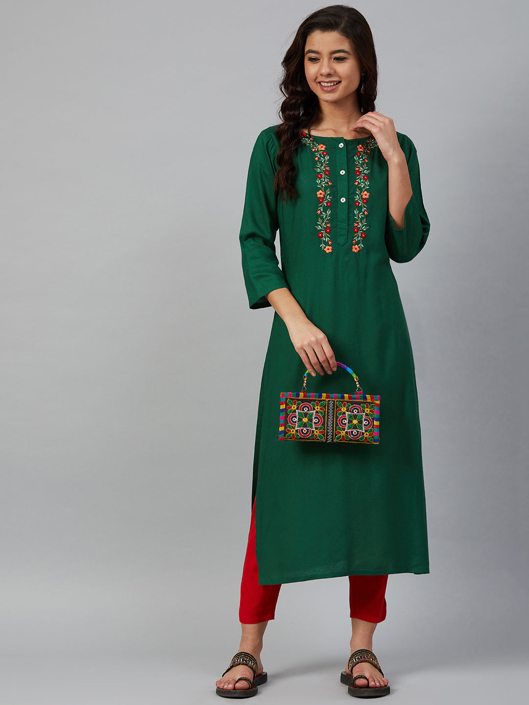 Jompers Women Green & Peach-Coloured Yoke Embroidered Straight Kurta