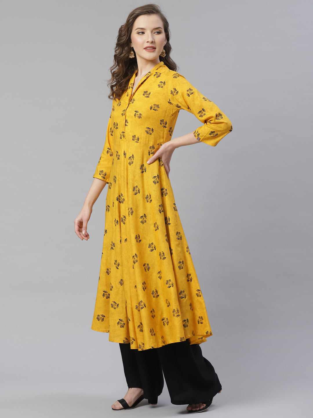Jompers Women Yellow & Black Floral Printed A-Line Kurta