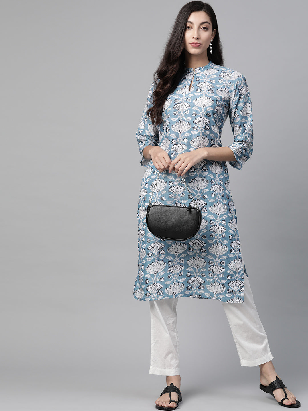 Jompers Women Blue & White Floral Printed Keyhole Neck Floral Kurta