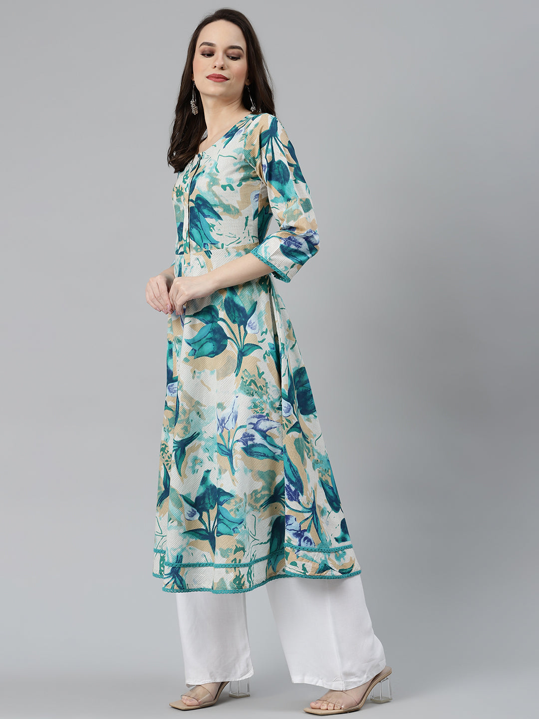 Jompers Women Off White & Blue Floral Printed Floral Anarkali Kurta