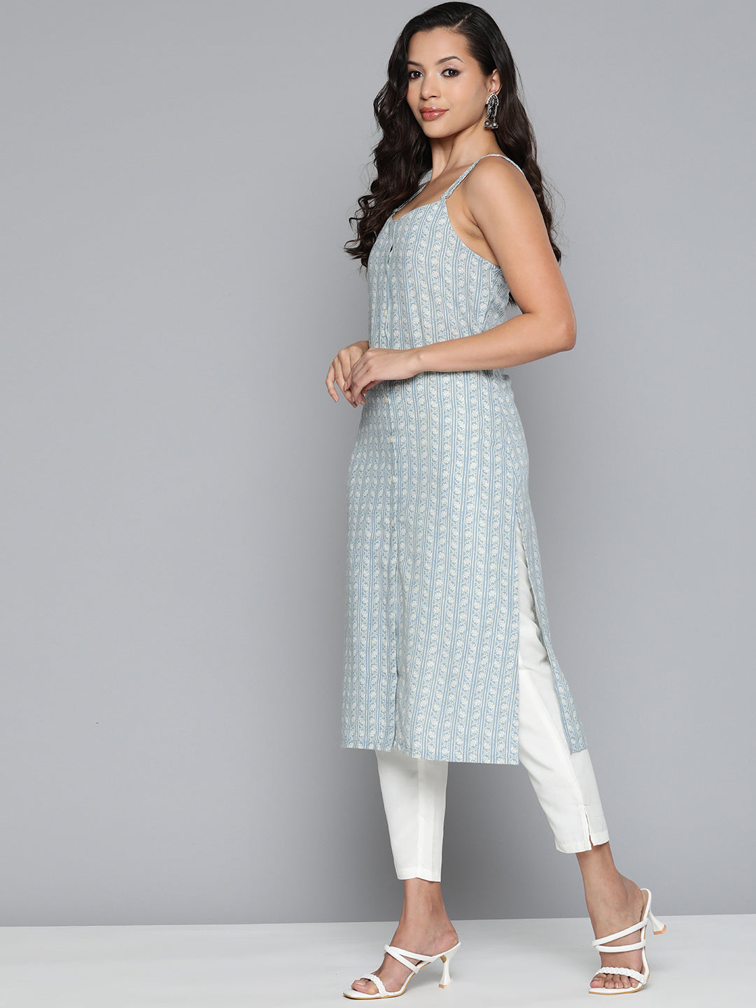 Jompers Women's Floral Printed Blue Kurta - Blue 