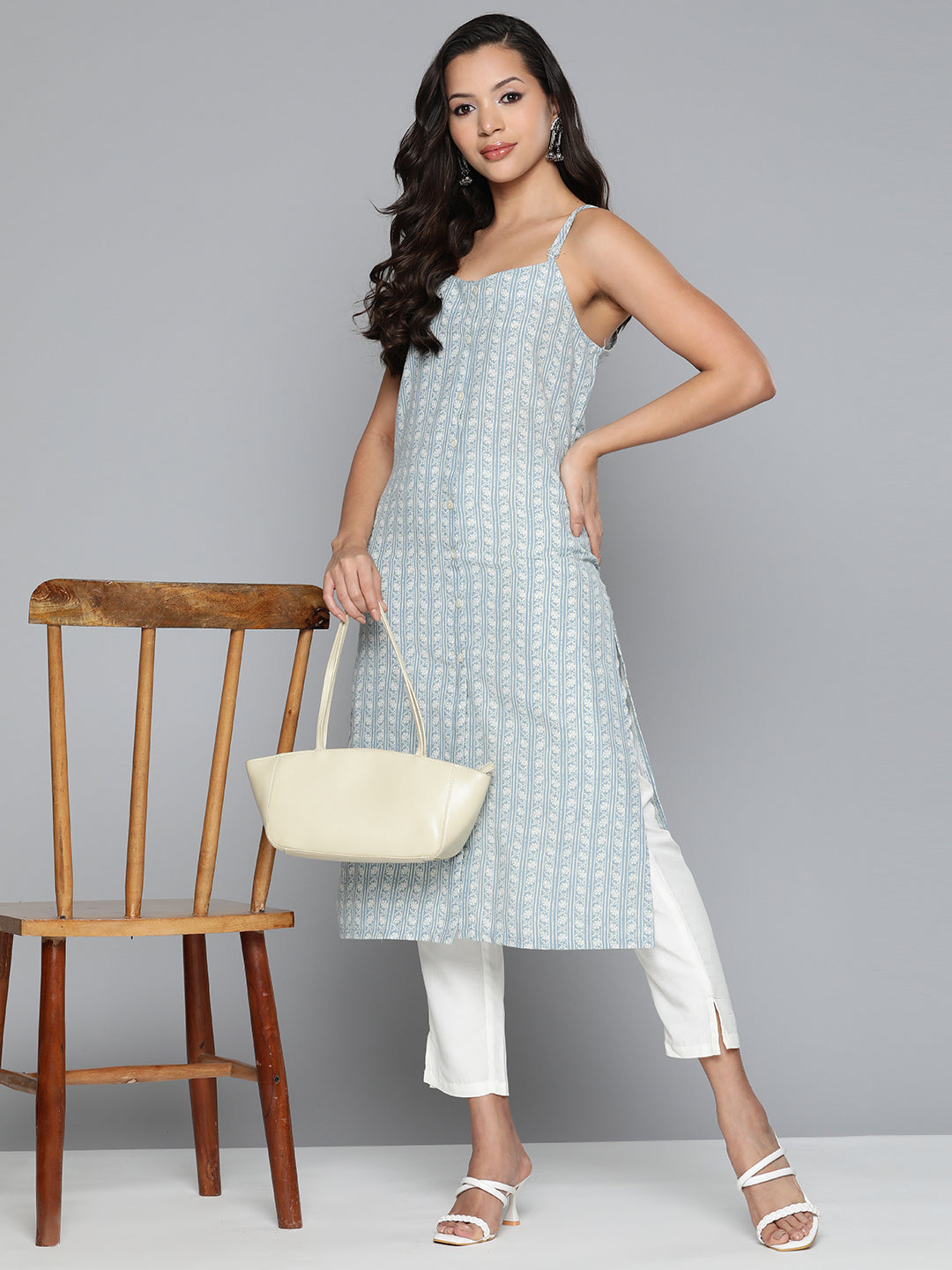 Jompers Women's Floral Printed Blue Kurta - Blue 