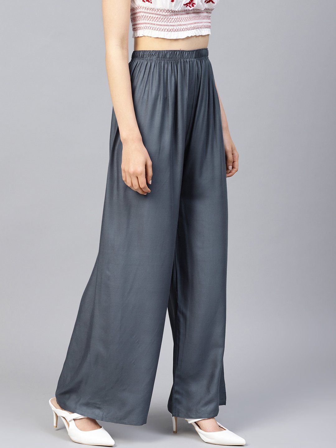 Jompers Women Grey Solid Straight Palazzos