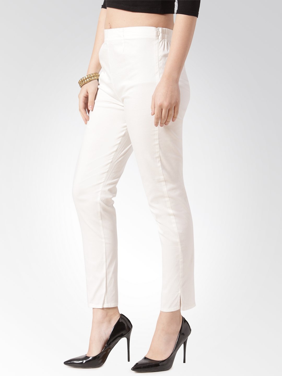 Jompers Women Off-White Smart Slim Fit Solid Regular Trousers
