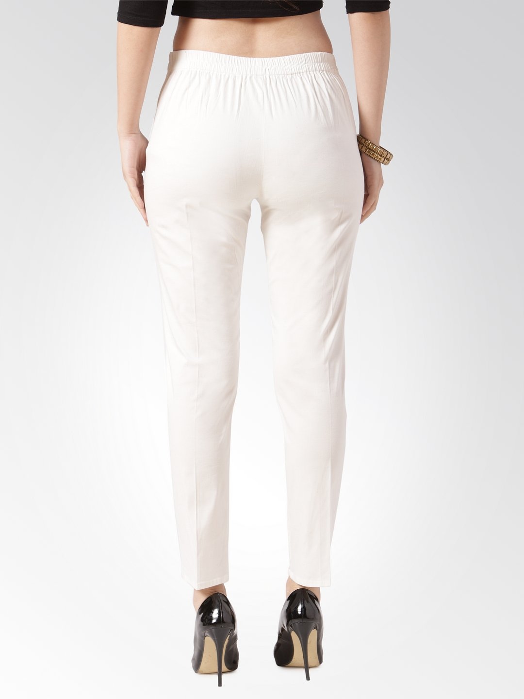 Jompers Women Off-White Smart Slim Fit Solid Regular Trousers