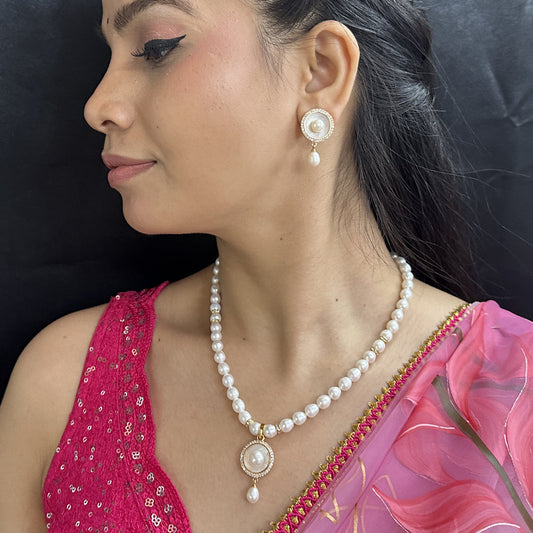 J Pearls Shimmering Pearl Necklace Set