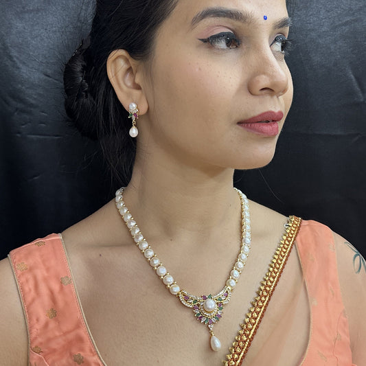 J Pearls Glittering Pearl Necklace Set