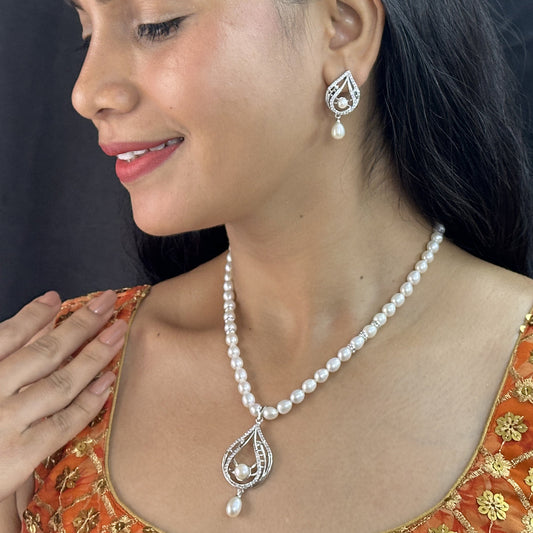 J Pearls Winsome Pearl Necklace Set