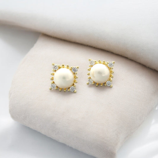 J Pearls Jaanvi Pearl Earrings