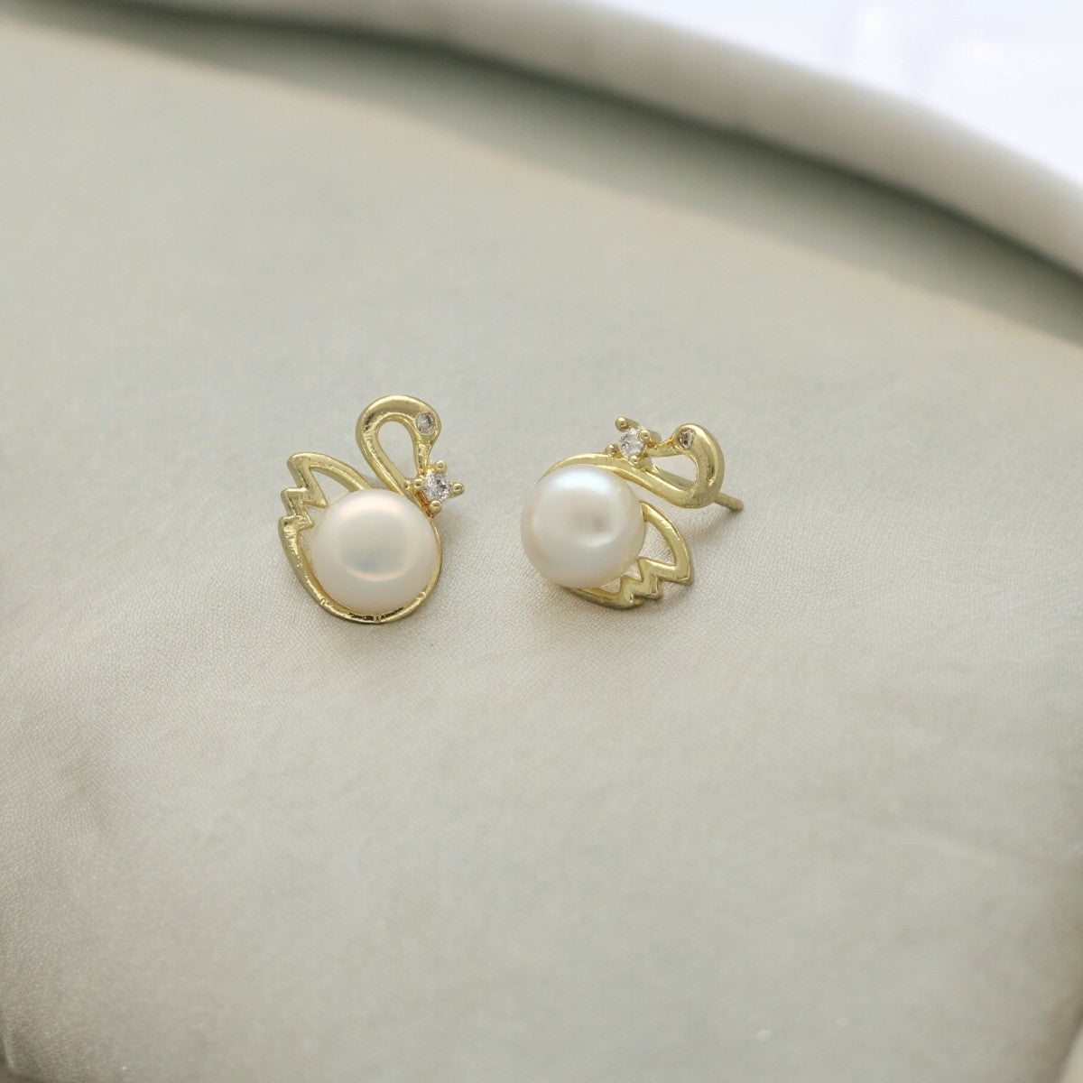 J Pearls Pearl Duck Earrings