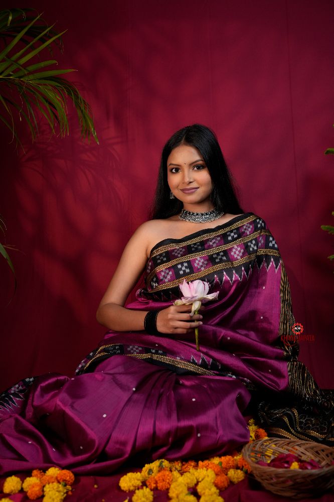 khanduapata Magenta Colour Double Border Dot Design Silk Saree For Women