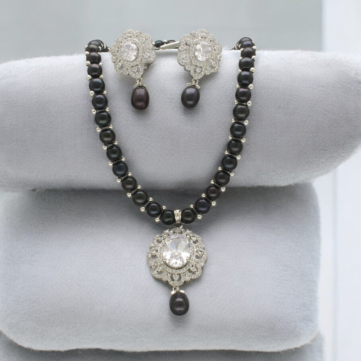 J Pearls Pran Pearl Necklace Set J Pearls