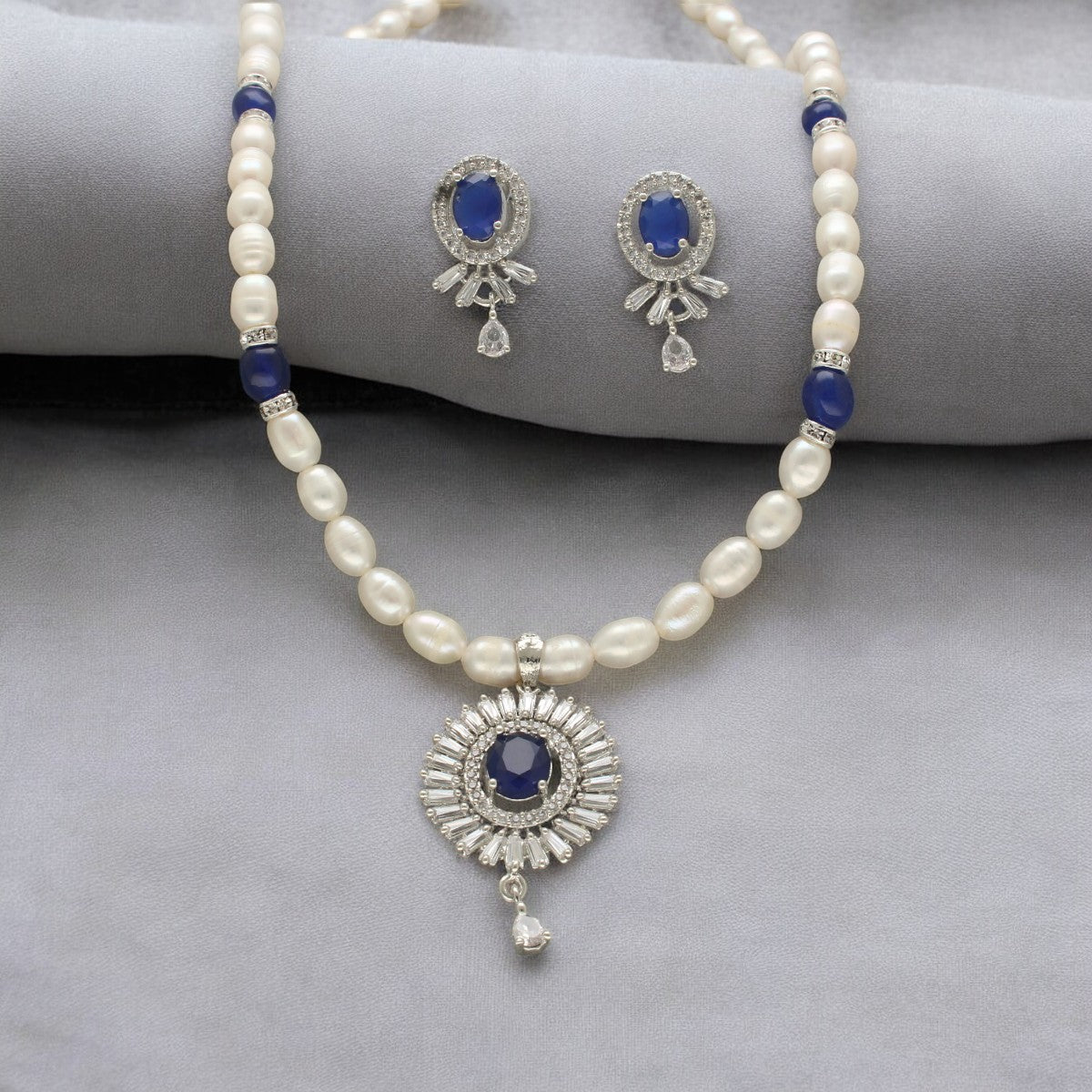 J Pearls Nivid Pearl Necklace Set J Pearls