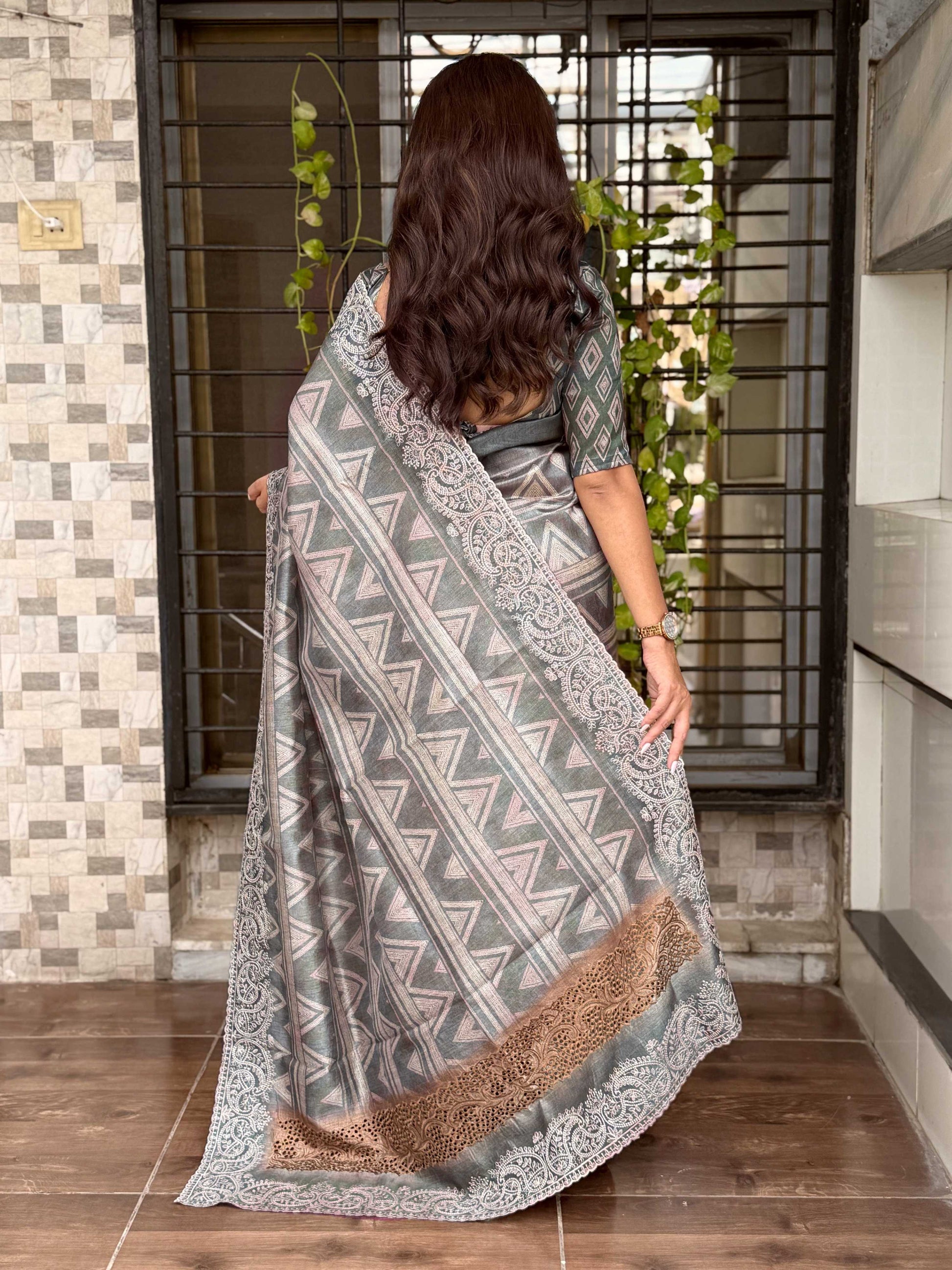 Evanik Grey Kashmiri Style Digital Printed Saree With Unstitched Blouse
