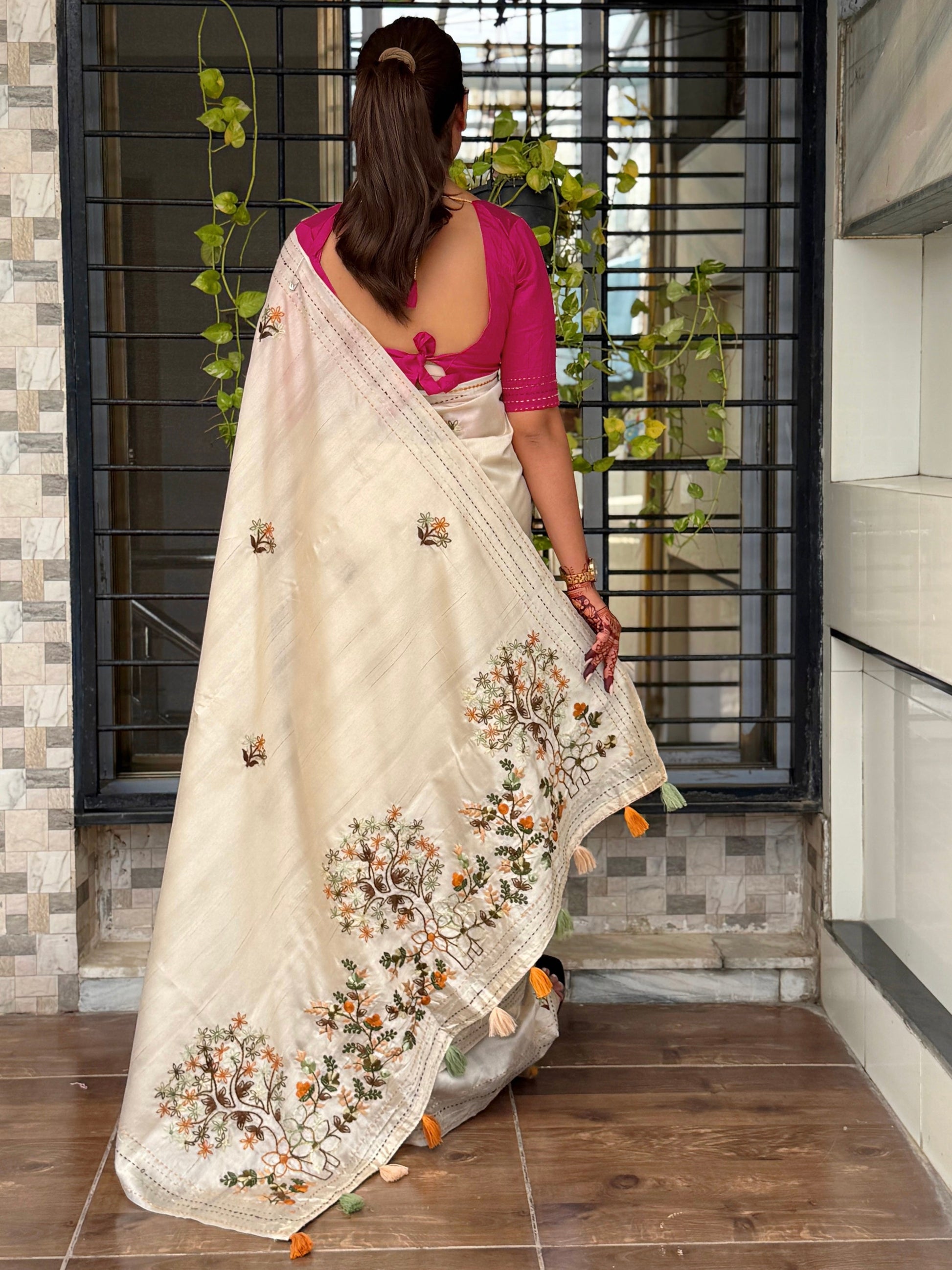 Evanik Cream Kashmiri Style Thread Embroidered Work Saree With Unstitched Blouse