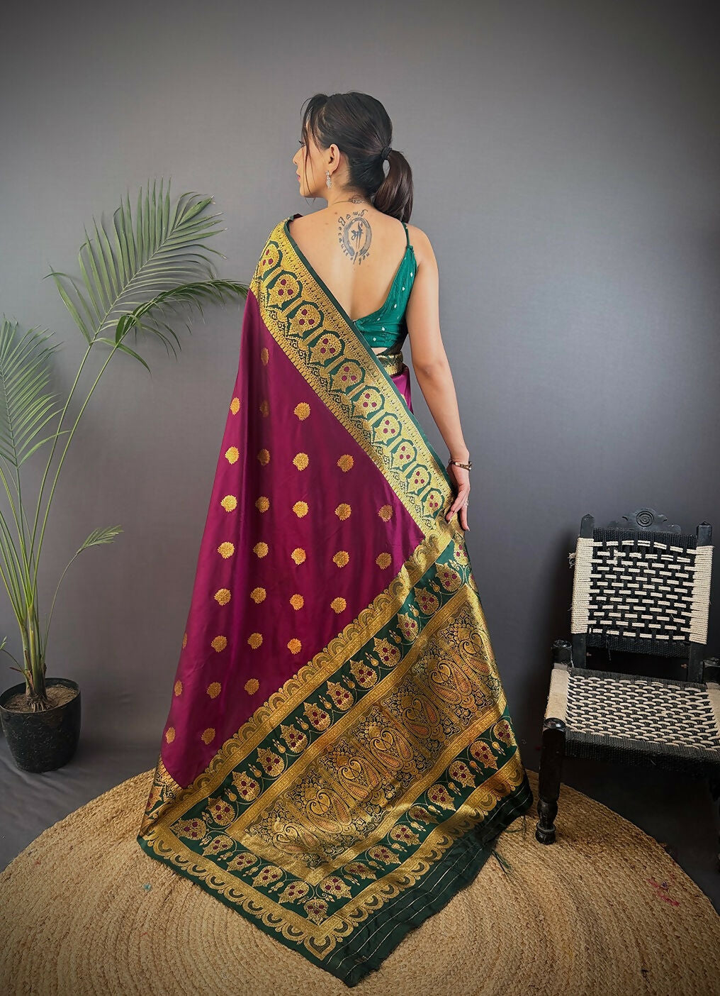 Joban Fashion Green Butti Banarasi Silk Sarees | Swadesiicart