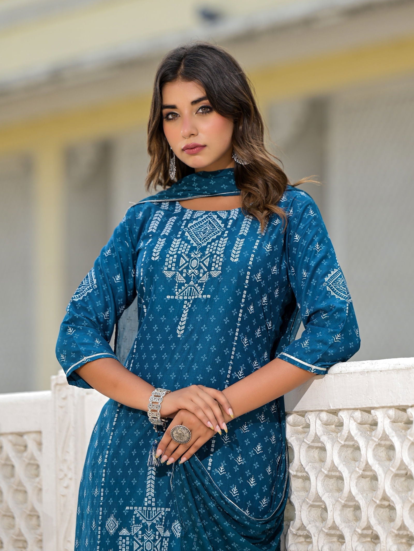 Juniper Women's Blue Viscose Rayon Printed Kurta Set