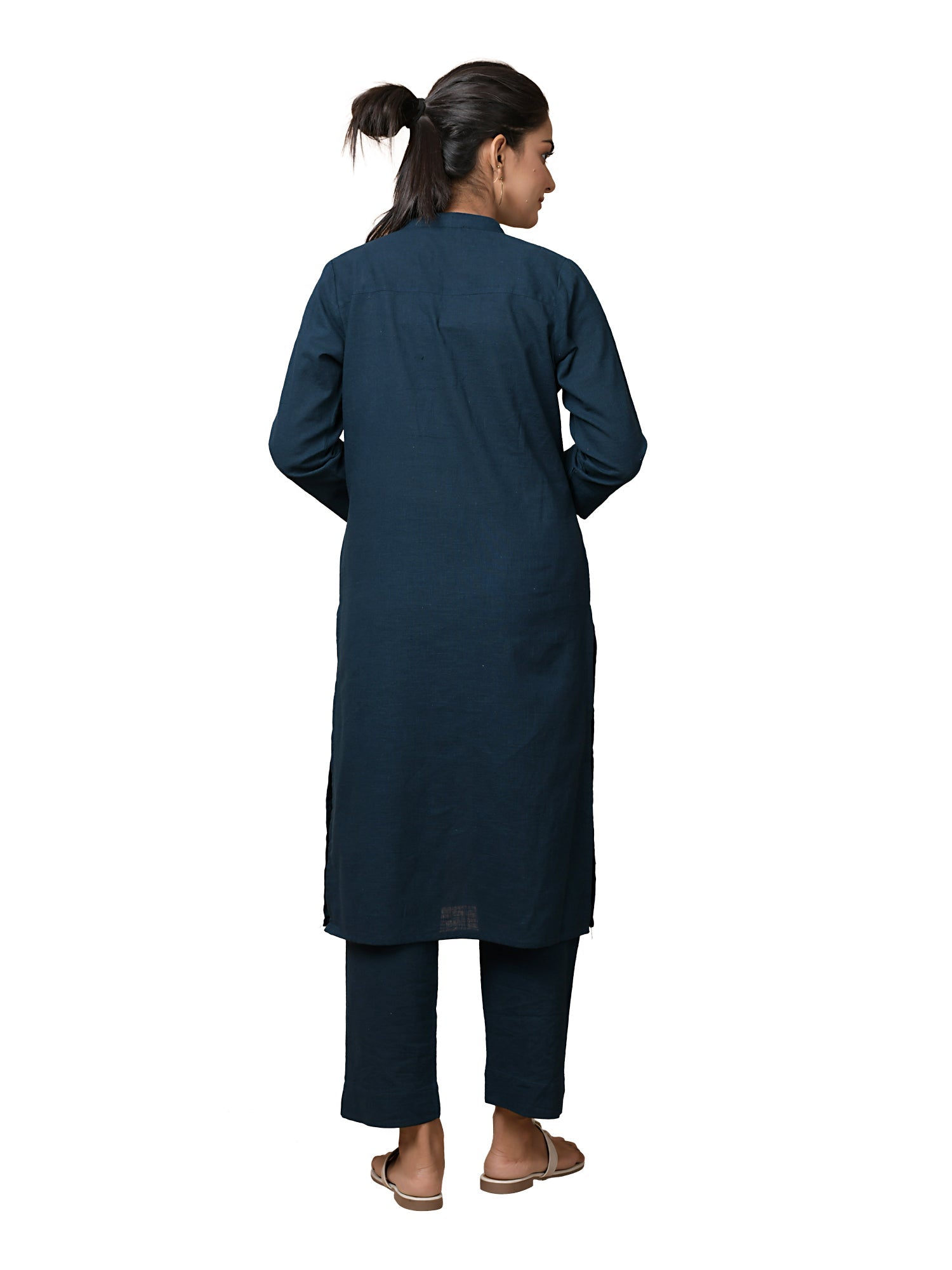Kaajh Women's Blue Solid Metal Embellishment Kurta