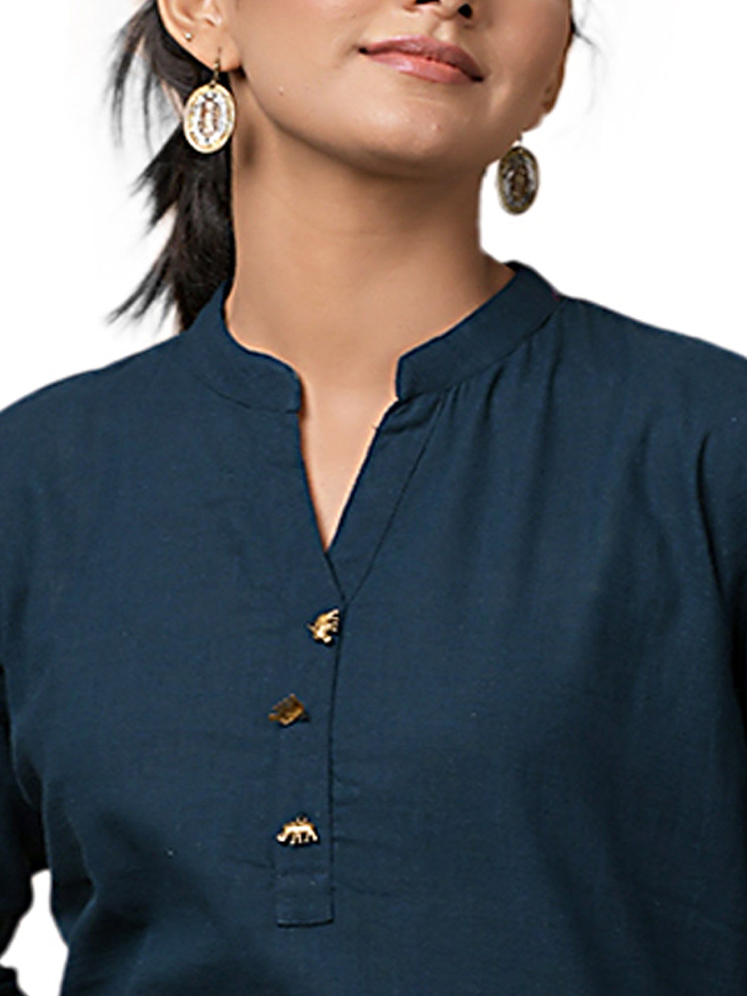 Kaajh Women's Blue Solid Metal Embellishment Kurta