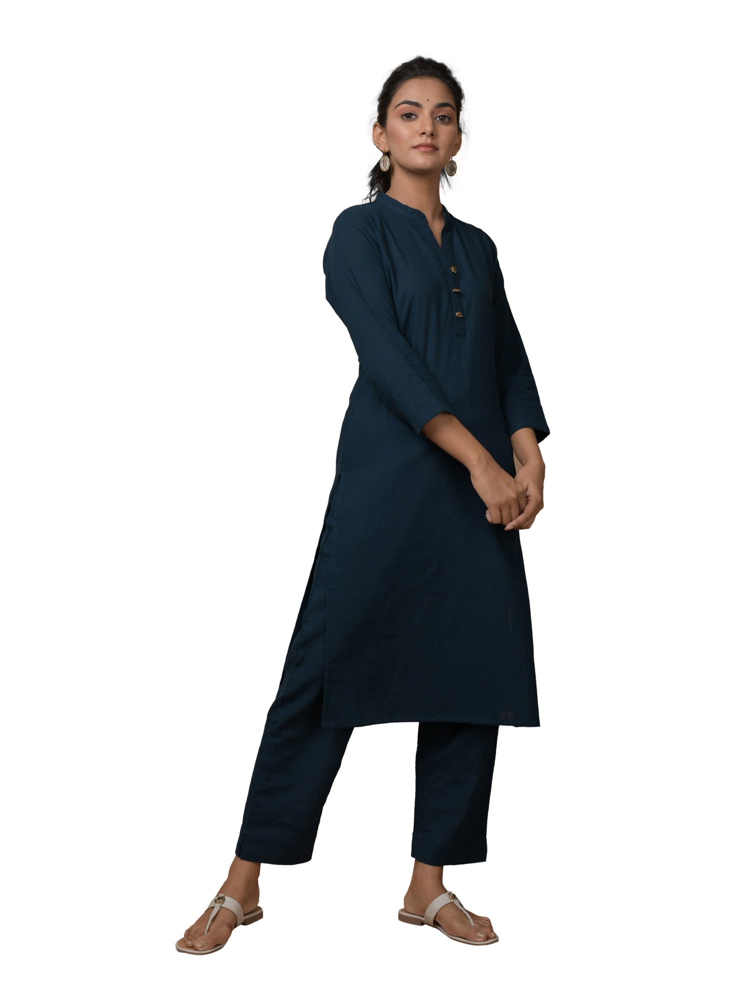 Kaajh Women's Blue Solid Metal Embellishment Kurta