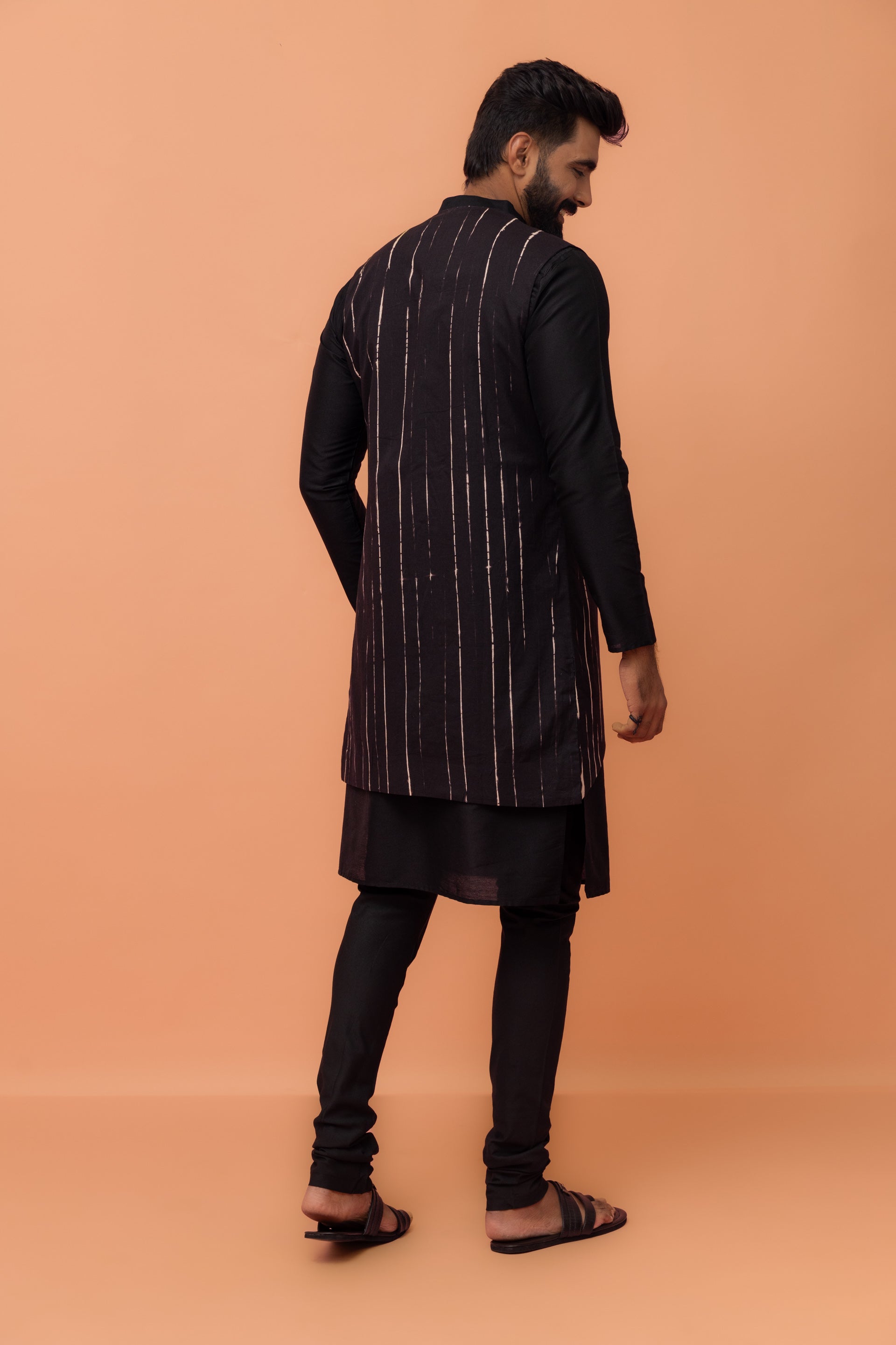 Kisah Men Black Printed Kurta Jacket Churidar Set with Tie & Dye 